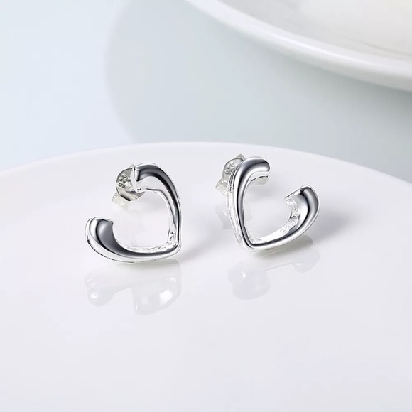 Jewelry - Open heart earrings